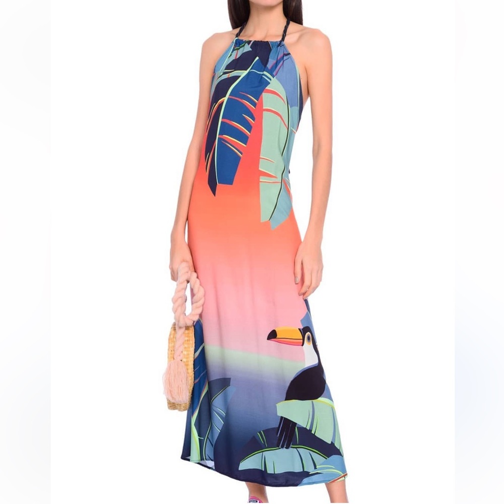 Made in viscose. Toucan print and palm leaves. Never used, with tag.